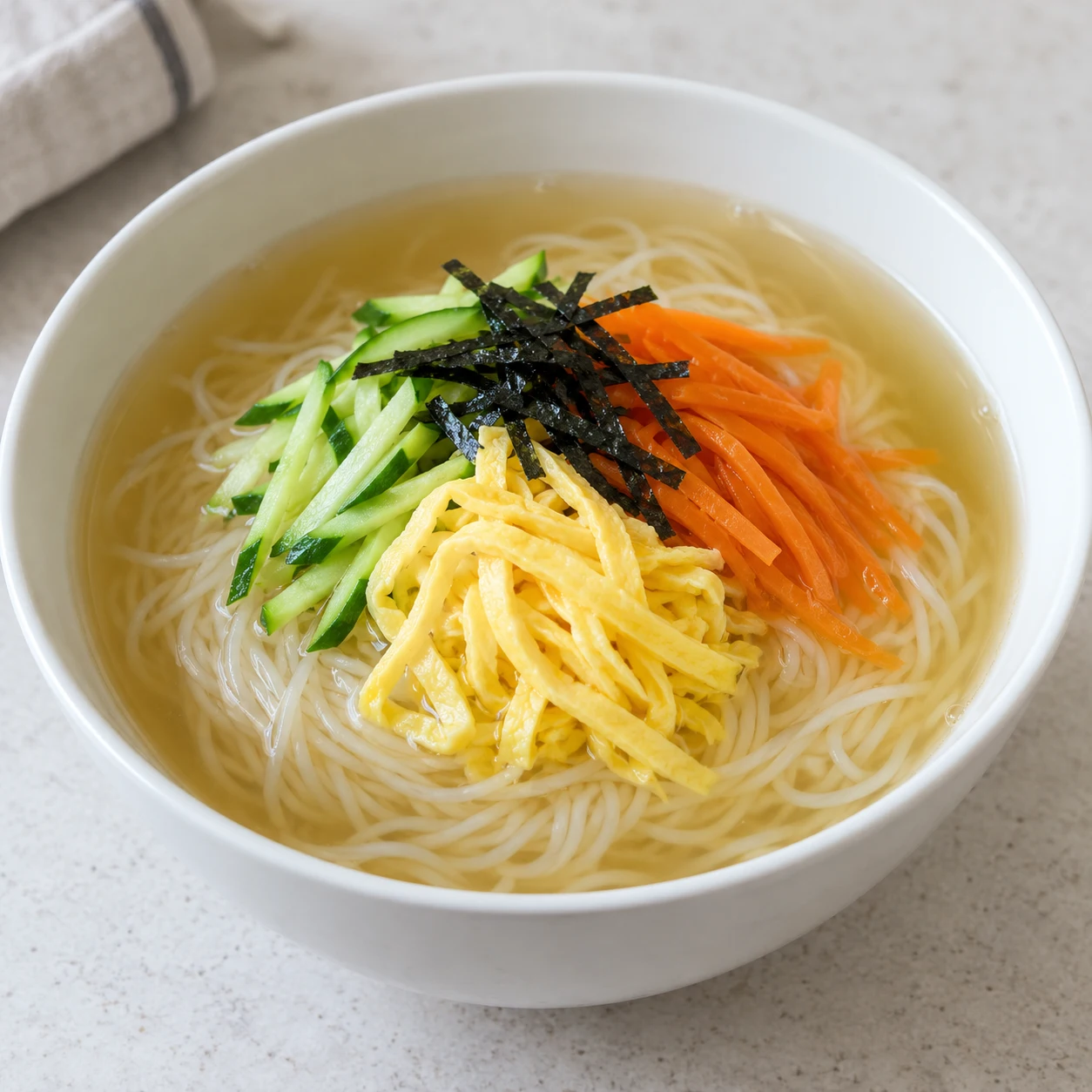 ชันชีกุกซู — บะหมี่น้ำใสเกาหลี
