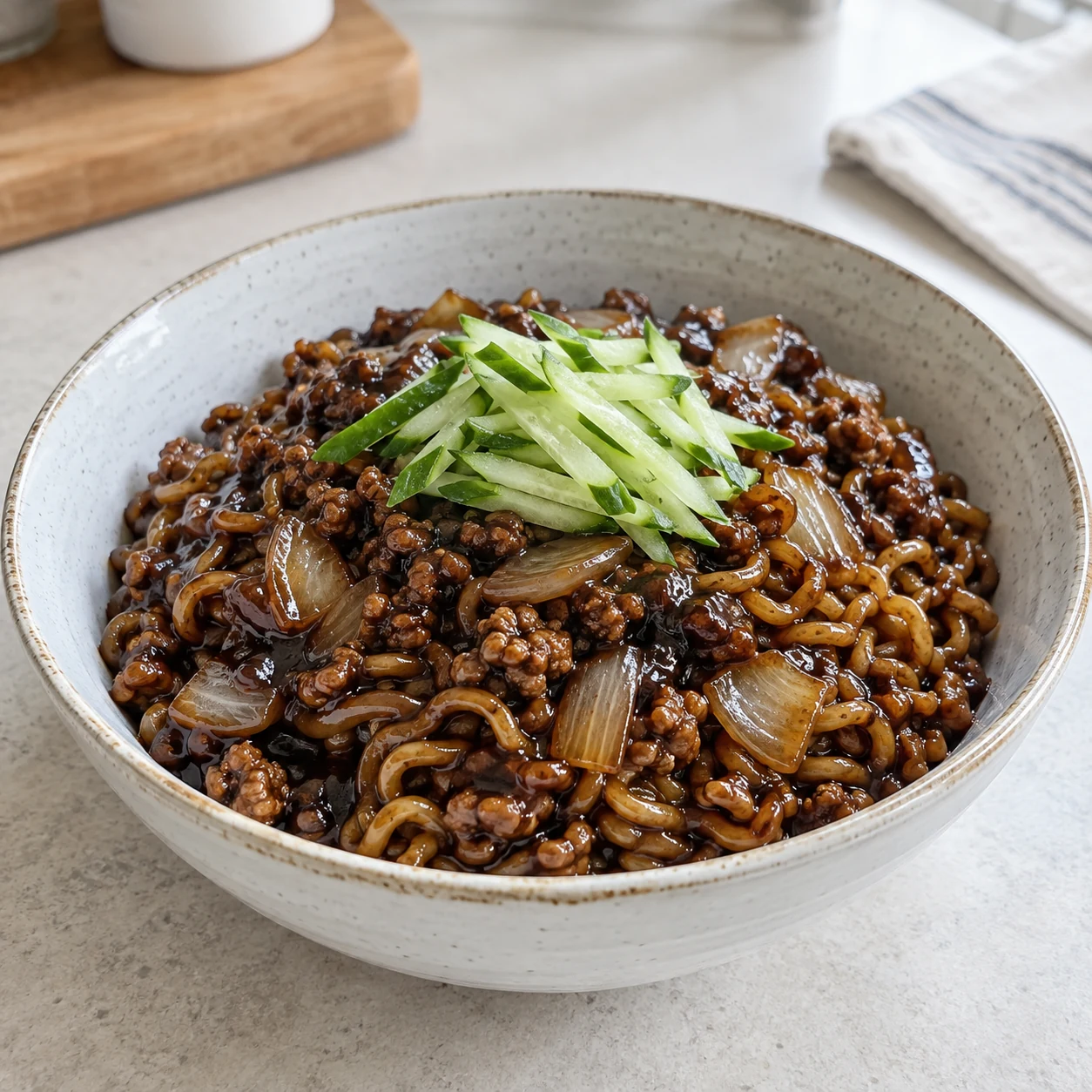 Jajang ramyeon babi dan bawang bombai